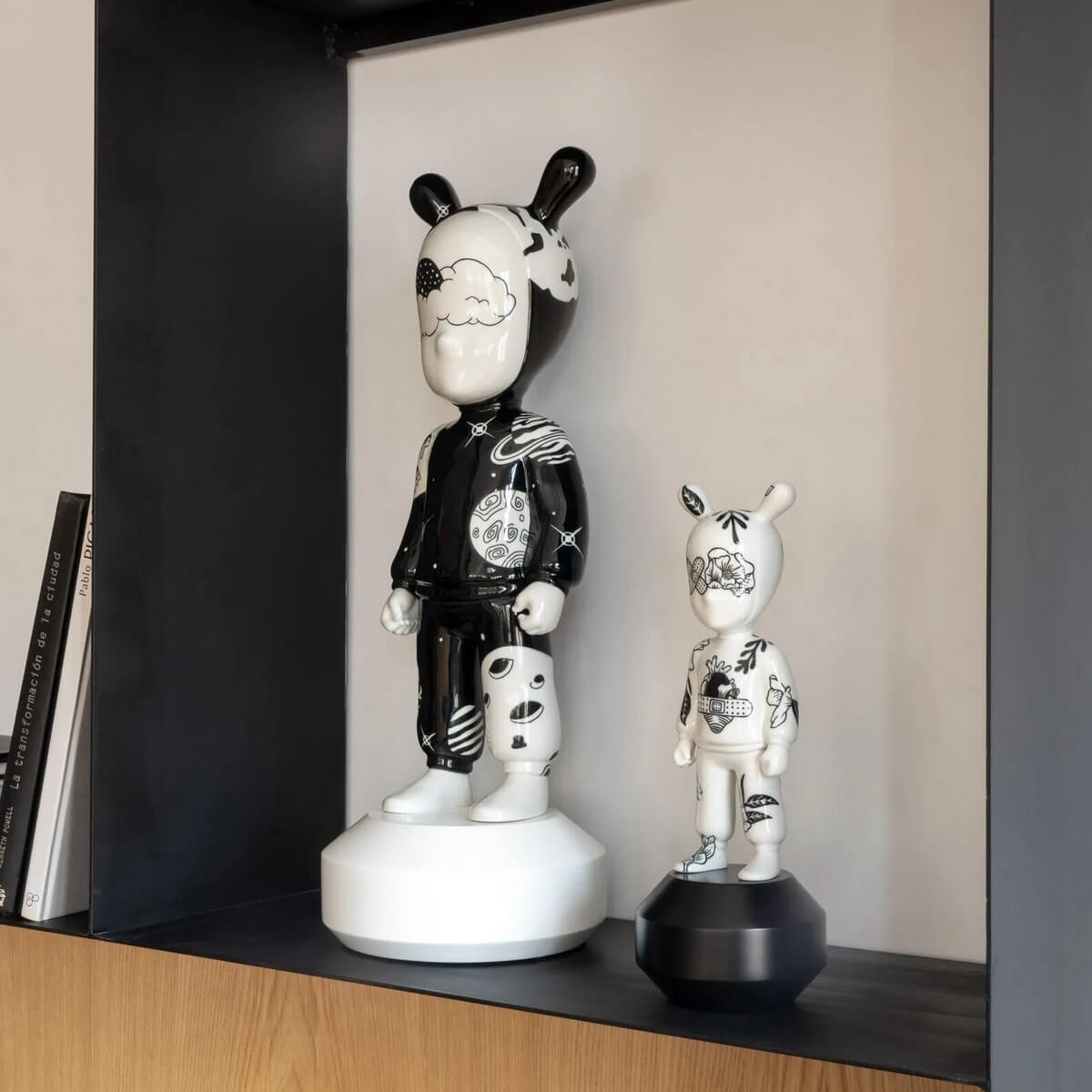 Скульптура Lladro The Guest by Henn Kim Гость маленькая_4 Скульптура Lladro The Guest by Henn Kim Гость маленькая