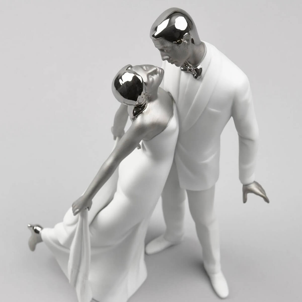 Скульптура Lladro Happy Anniversary Счастливой годовщины с серебристым блеском_4 Скульптура Lladro Happy Anniversary Счастливой годовщины с серебристым блеском
