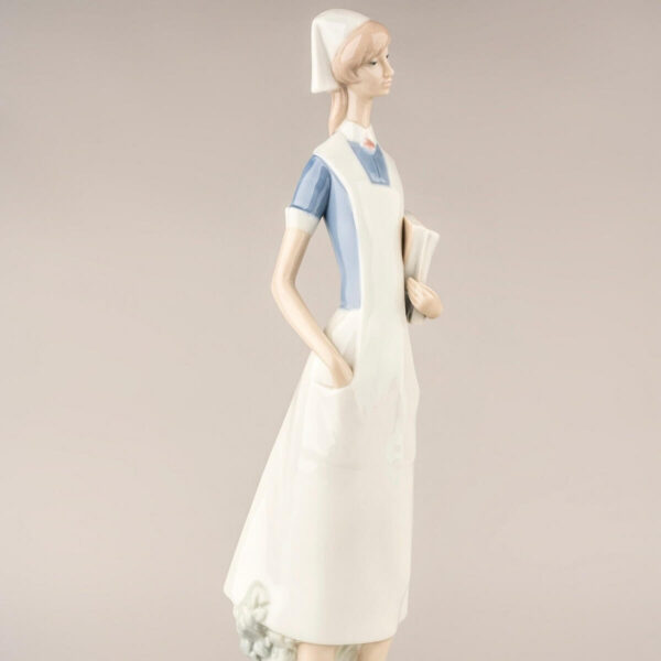 Скульптура Lladro Nurse Медсестра