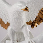 Скульптура Lladro Freedom eagle Орёл бело-золотая