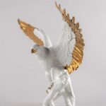 Скульптура Lladro Freedom eagle Орёл бело-золотая