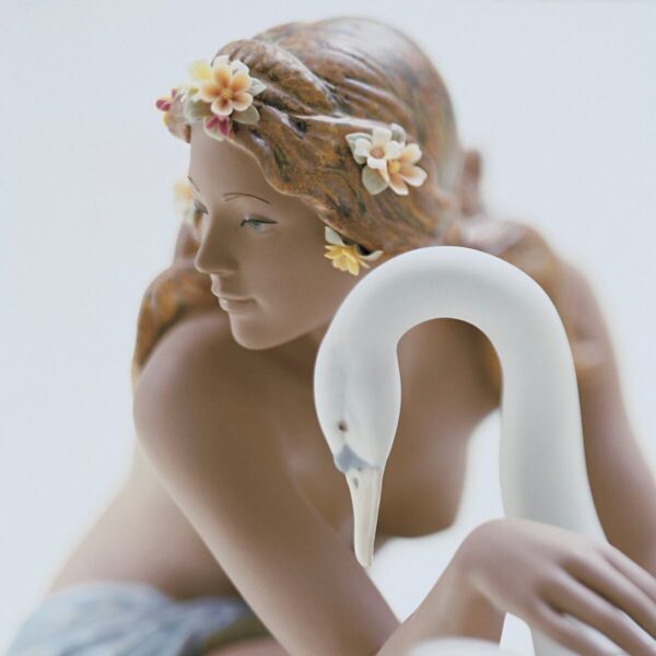 Скульптура Lladro Leda and The Swan Леда и лебедь