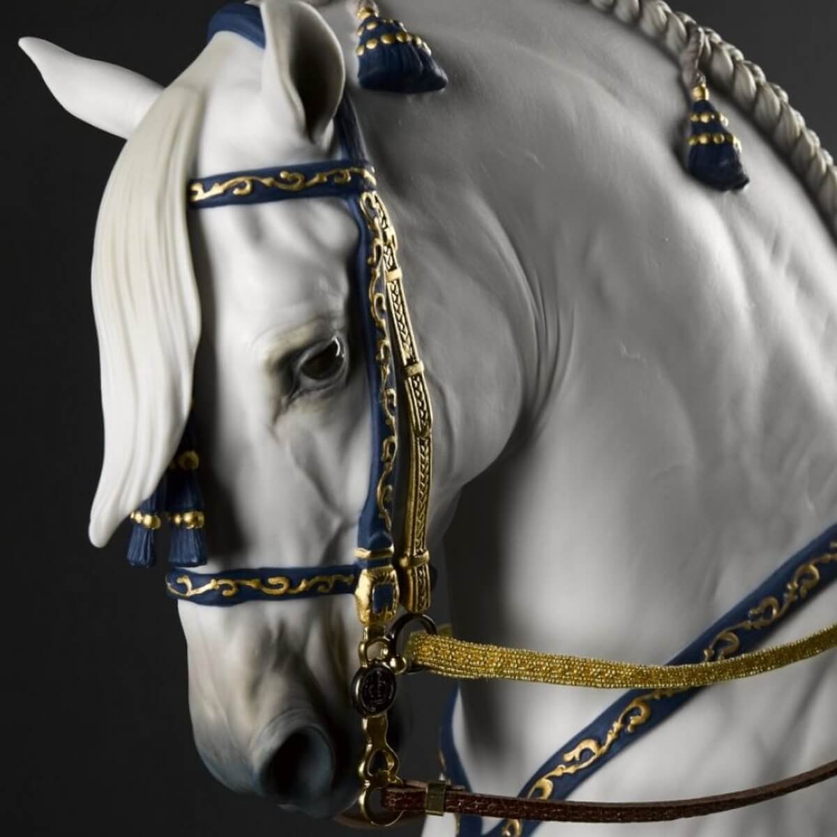 Скульптура Lladro Spanish pure breed Испанский чистокровный конь белая_2 Скульптура Lladro Spanish pure breed Испанский чистокровный конь белая